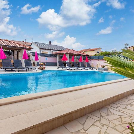Lovely Apartment In Valbandon With Kitchen Fazana Exterior photo