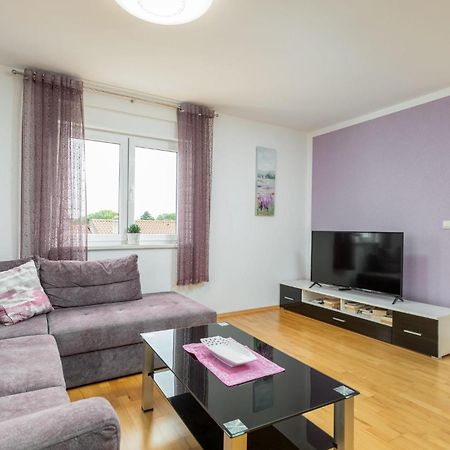 Lovely Apartment In Valbandon With Kitchen Fazana Exterior photo
