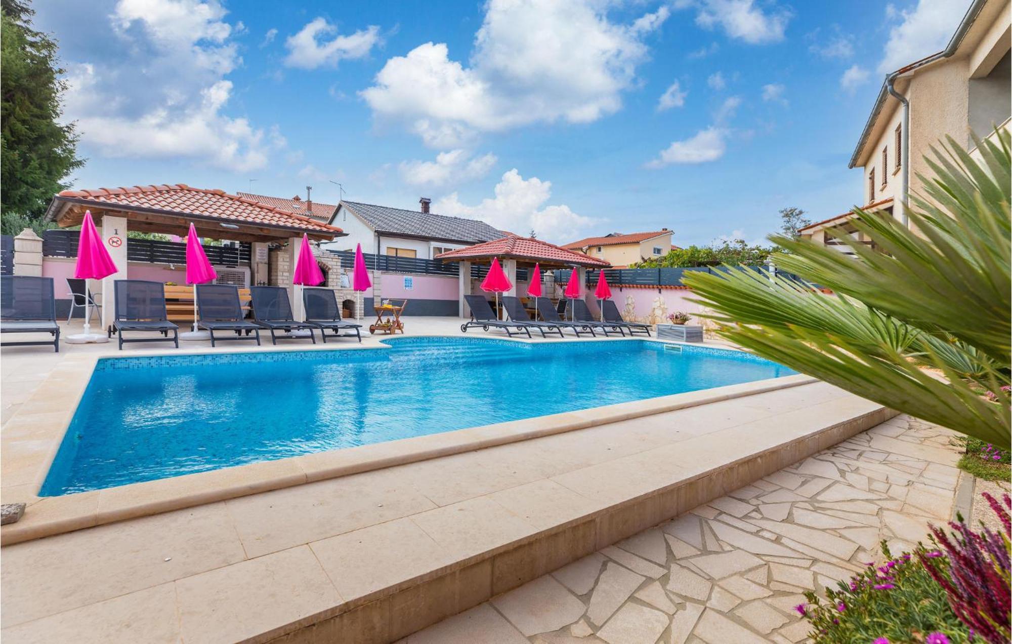 Lovely Apartment In Valbandon With Kitchen Fazana Exterior photo