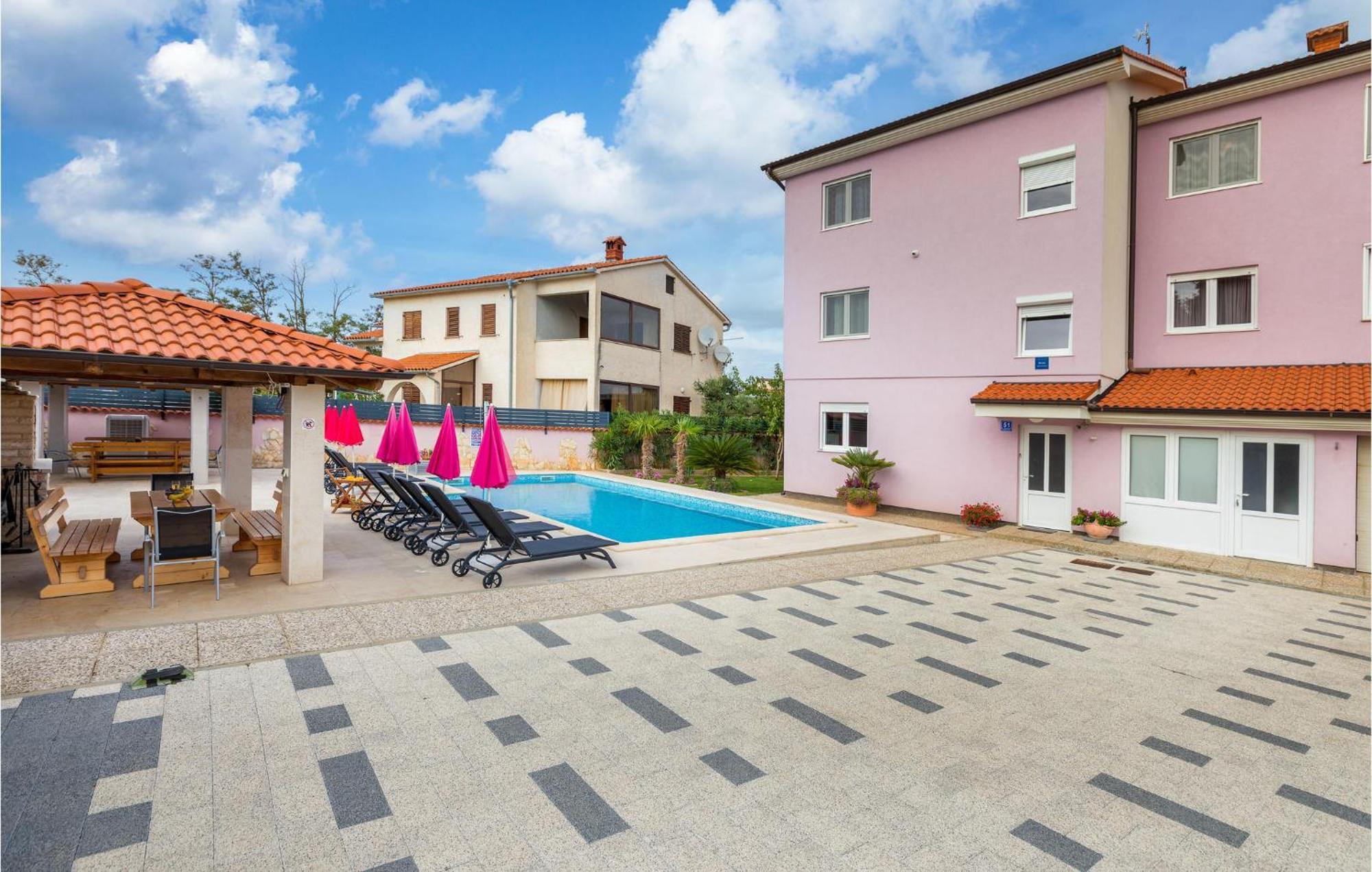 Lovely Apartment In Valbandon With Kitchen Fazana Exterior photo